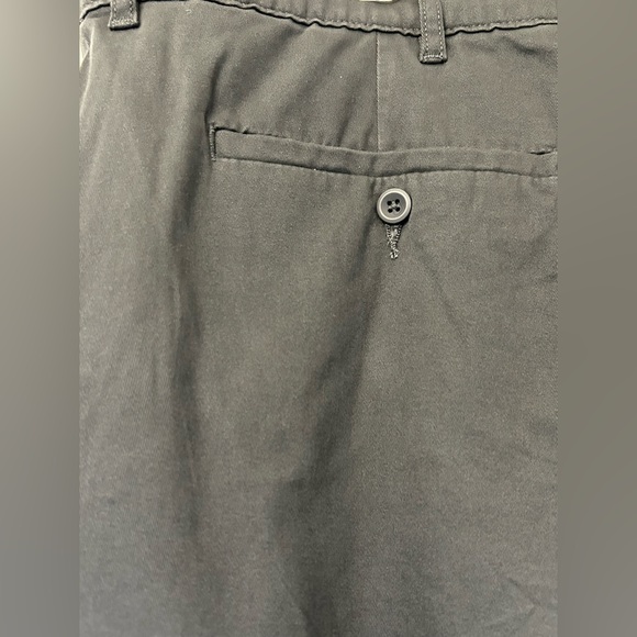 St. John’s Bay Men's Dark Grey 6 Pocket Cargo Shorts 42 Tall NWT - Picture 9 of 11